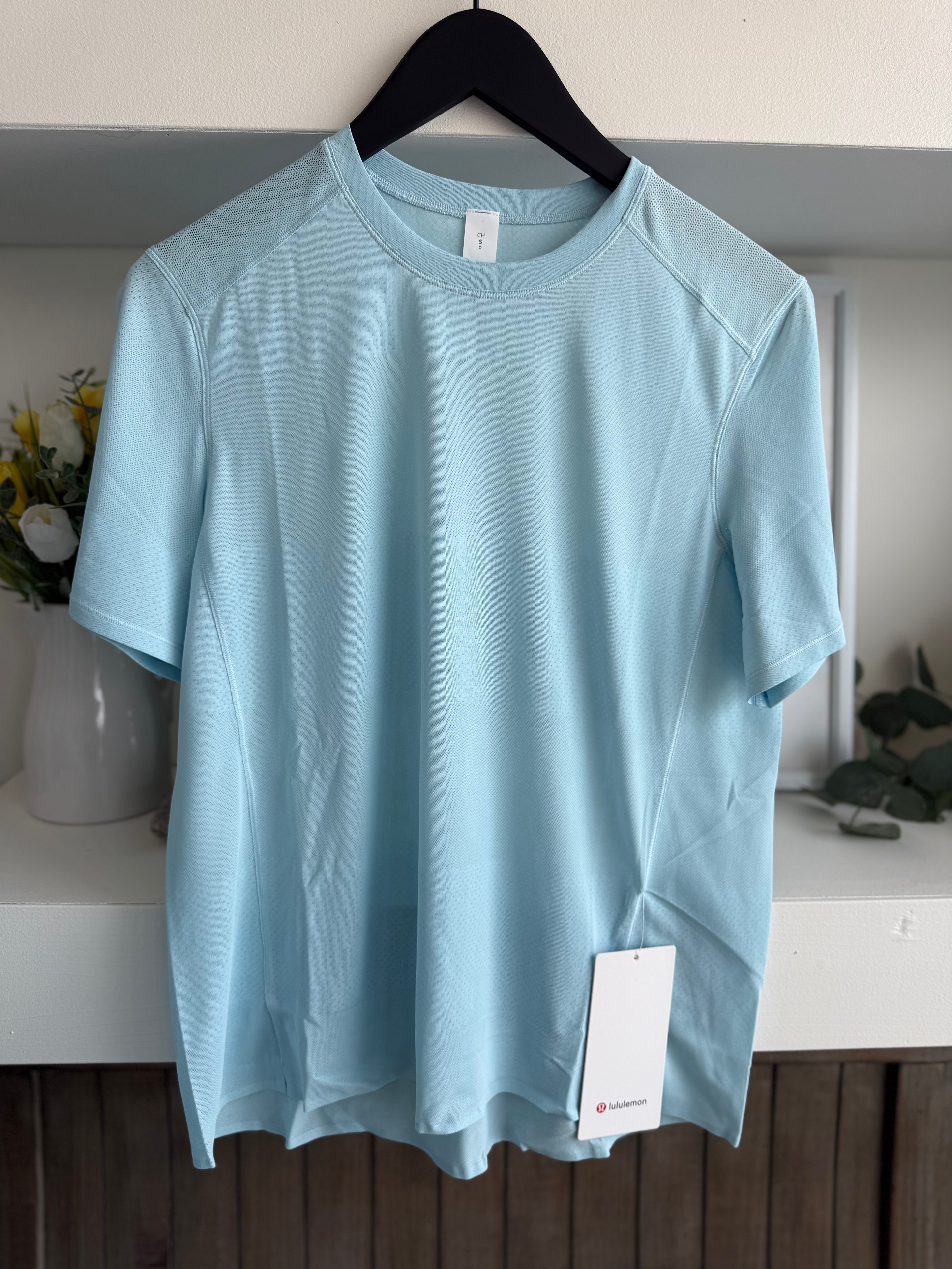 Fast and Free Short Sleeve *Perf Stripe